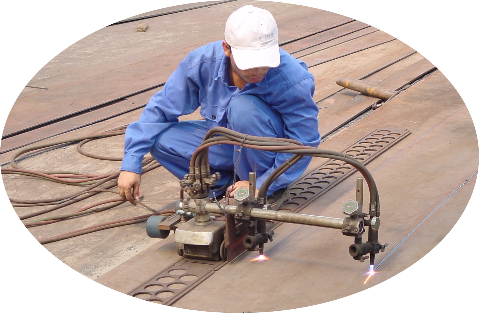Tuyển Công nhân Cơ khí, Thợ cắt phôi, Thợ hàn, Thợ sửa chữa, Thợ sơn, Bảo vệ