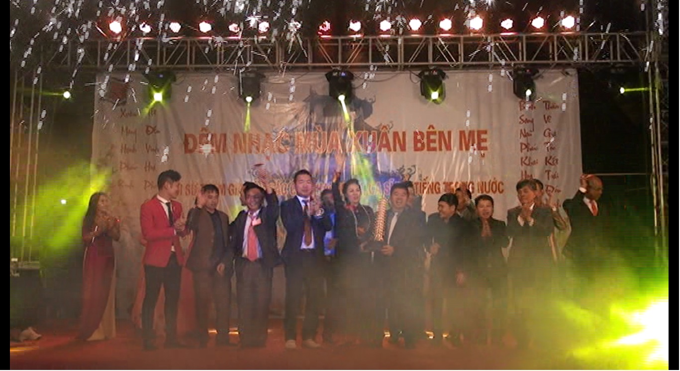 "Mùa Xuân bên mẹ" - Ấm áp tình người đầu xuân Bính thân 2016